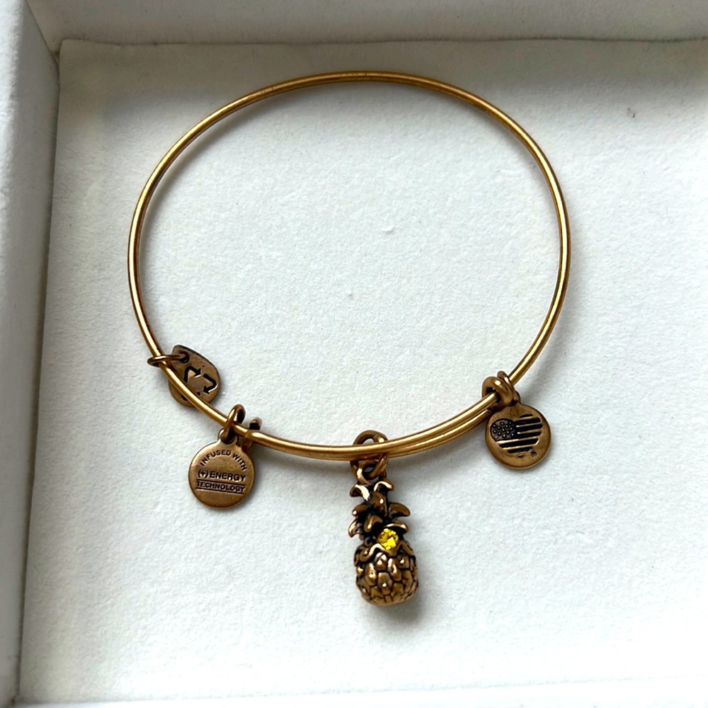 Alex and Ani Pineapple Bracelet 🍍